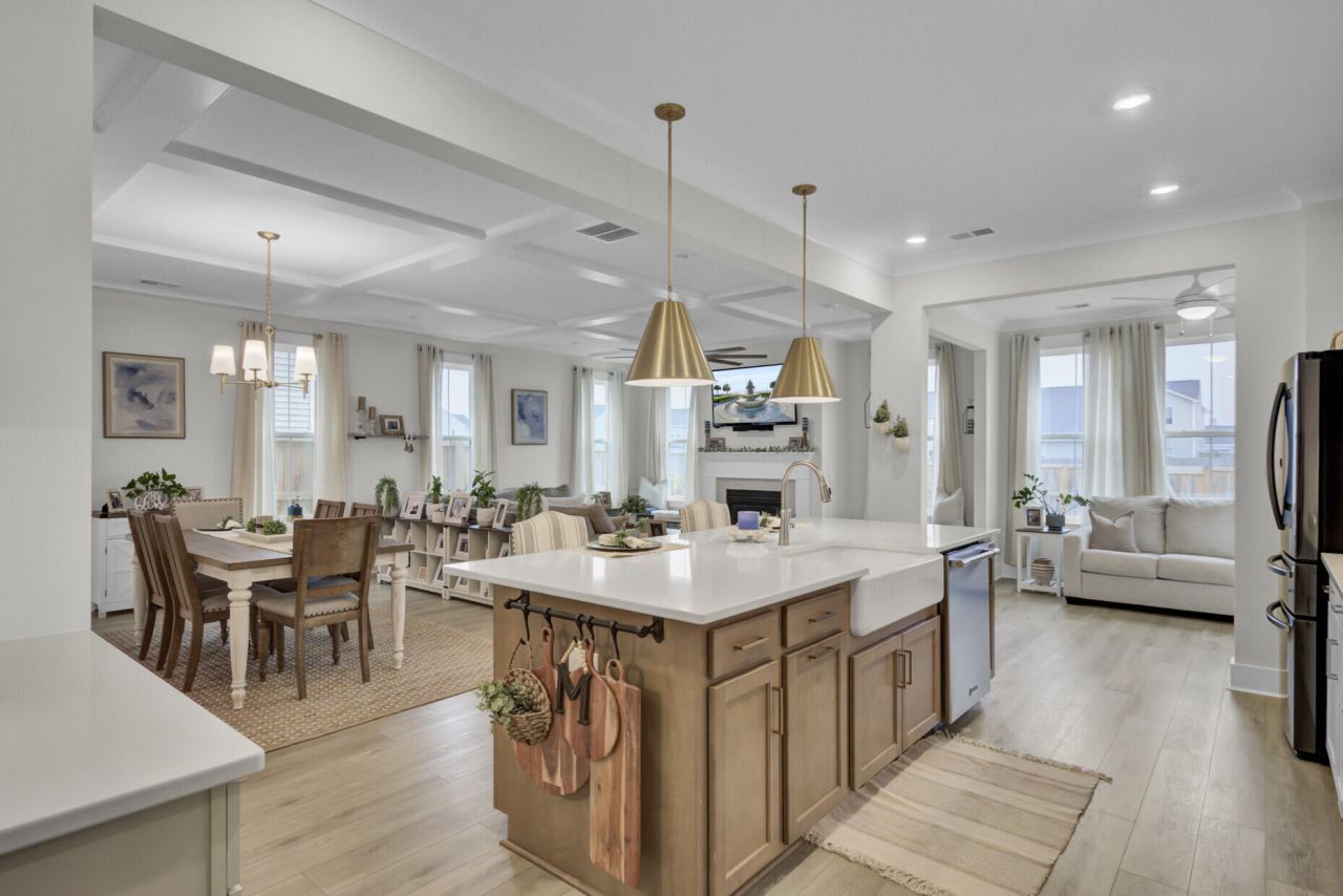 472 Rowley Lane Photo 16