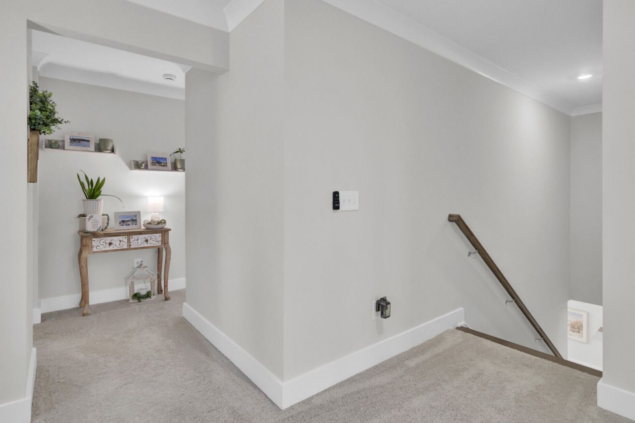 472 Rowley Lane Photo 30