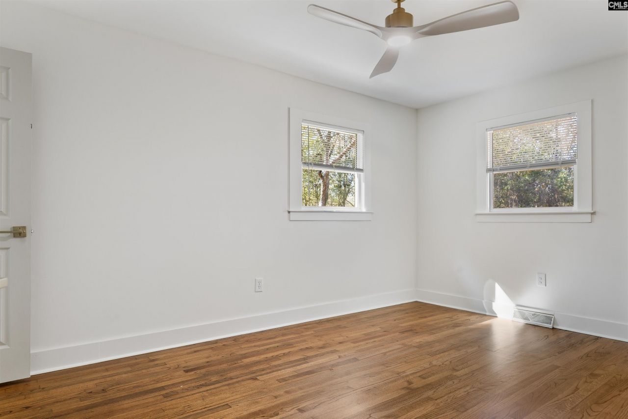 1090 Rodney Road Photo 12