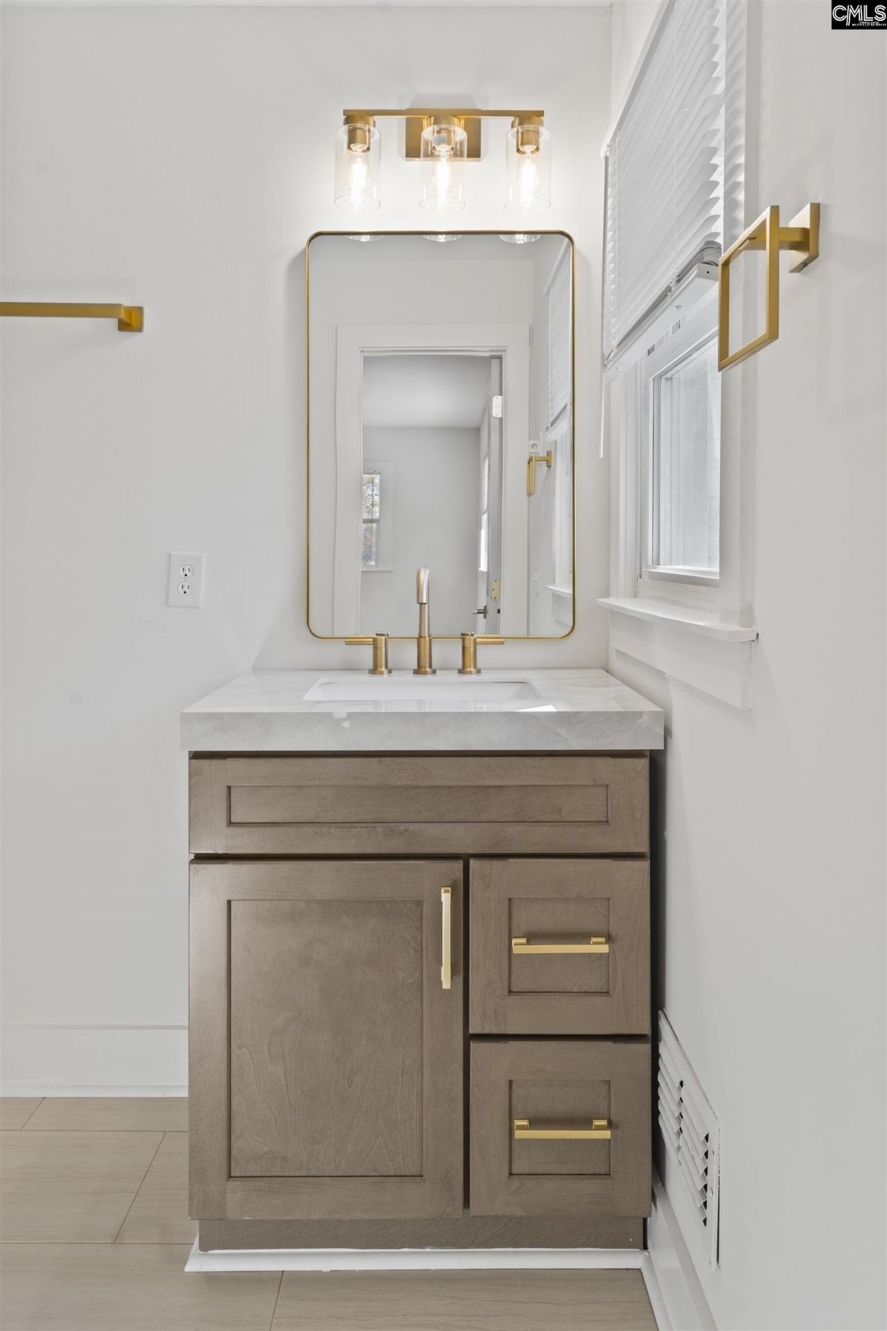 1090 Rodney Road Photo 14