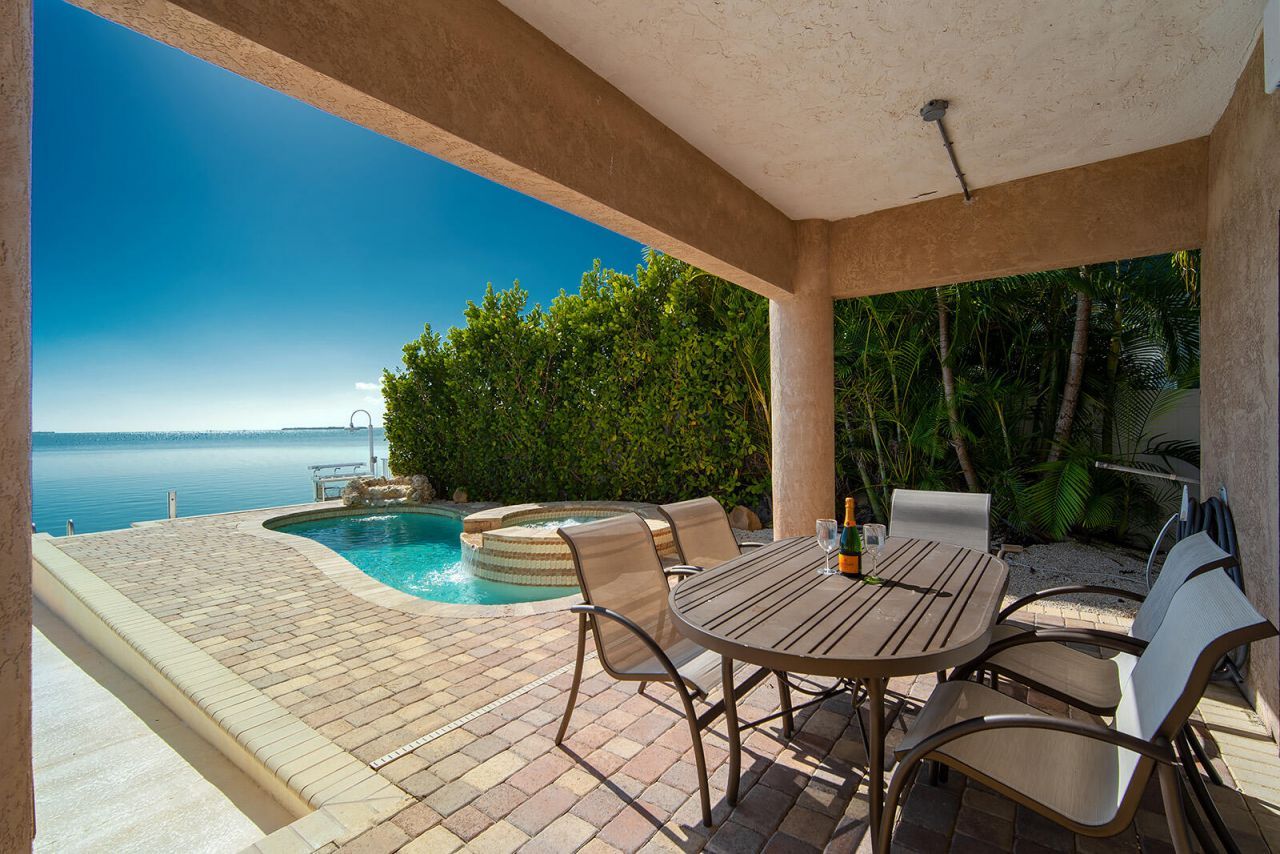 414 E Caribbean Drive, Summerland Key, FL 33042 Photo