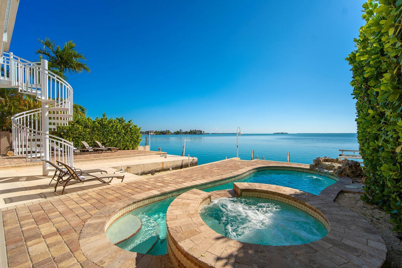 414 E Caribbean Drive, Summerland Key, FL 33042 Photo