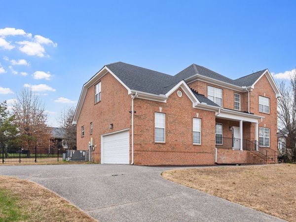 102 Clairmonte Ln, Hendersonville, TN 37075