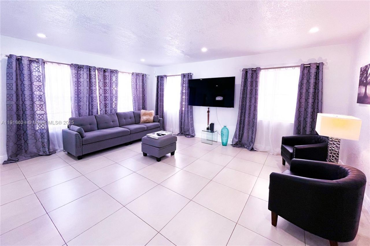 4420 NW 30th Ct, Lauderdale Lakes, FL 33313 Photo