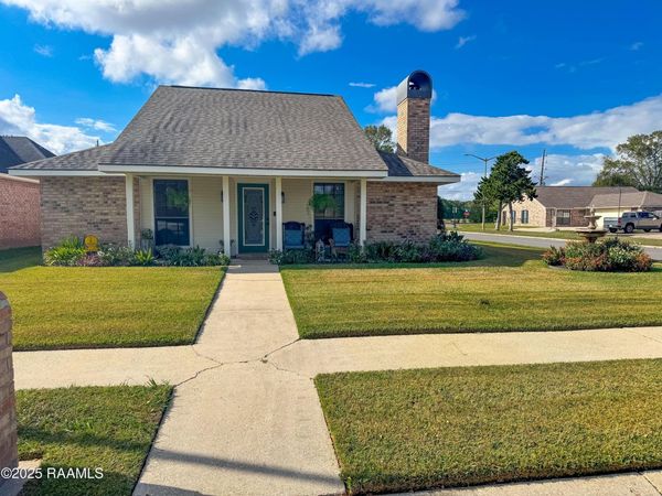 200 Babbling Brook Drive, Lafayette, LA 70506