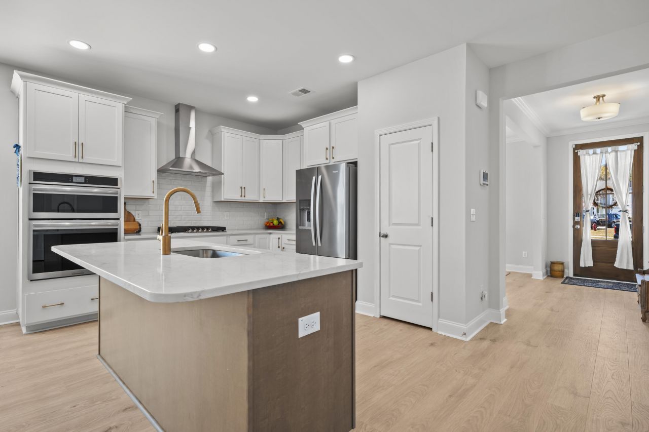 519 Eagleview Drive Photo 4