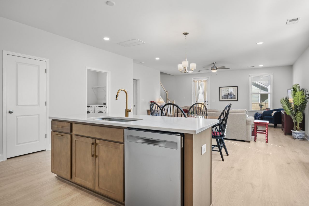 519 Eagleview Drive Photo 6