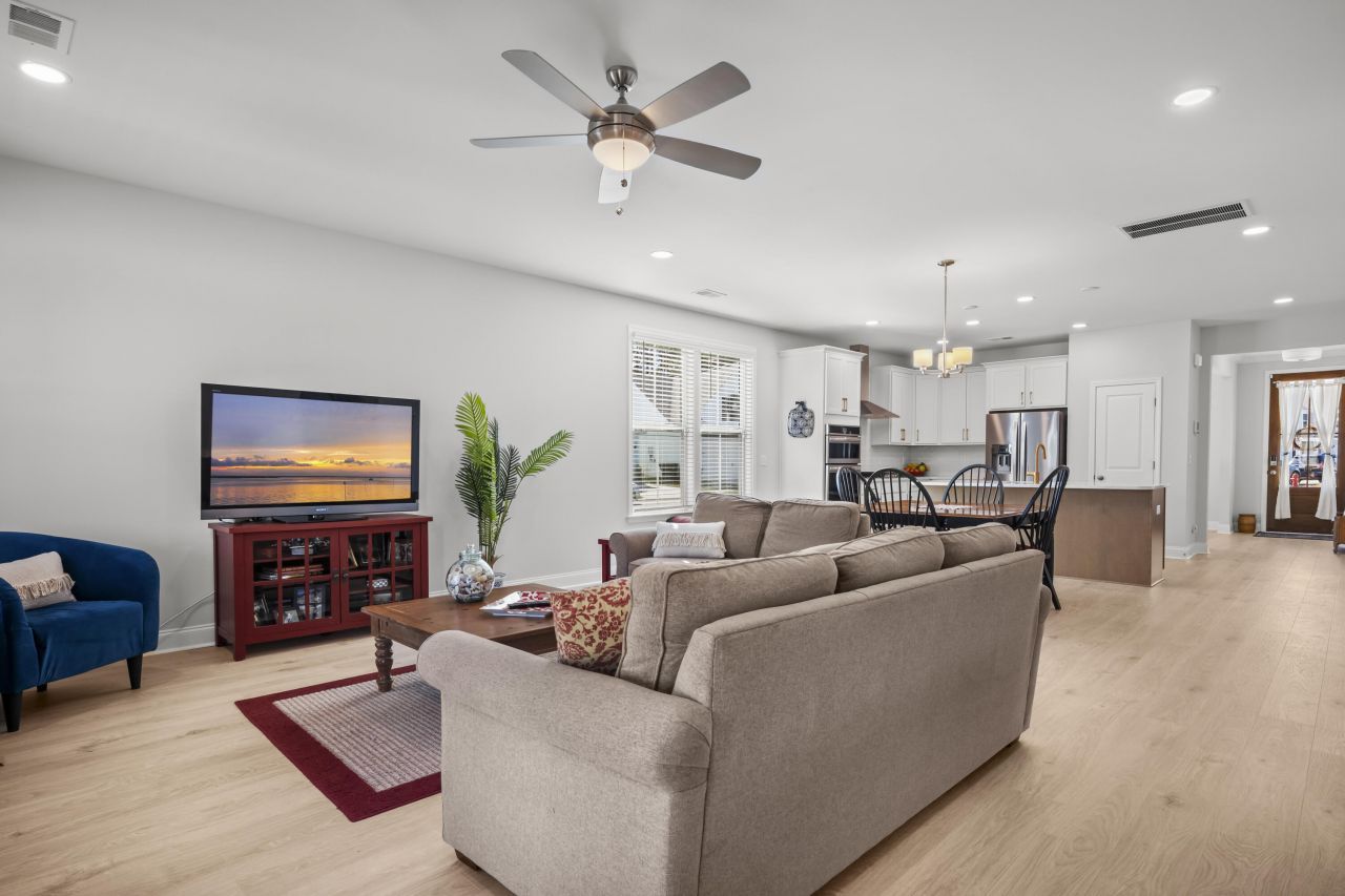 519 Eagleview Drive Photo 9