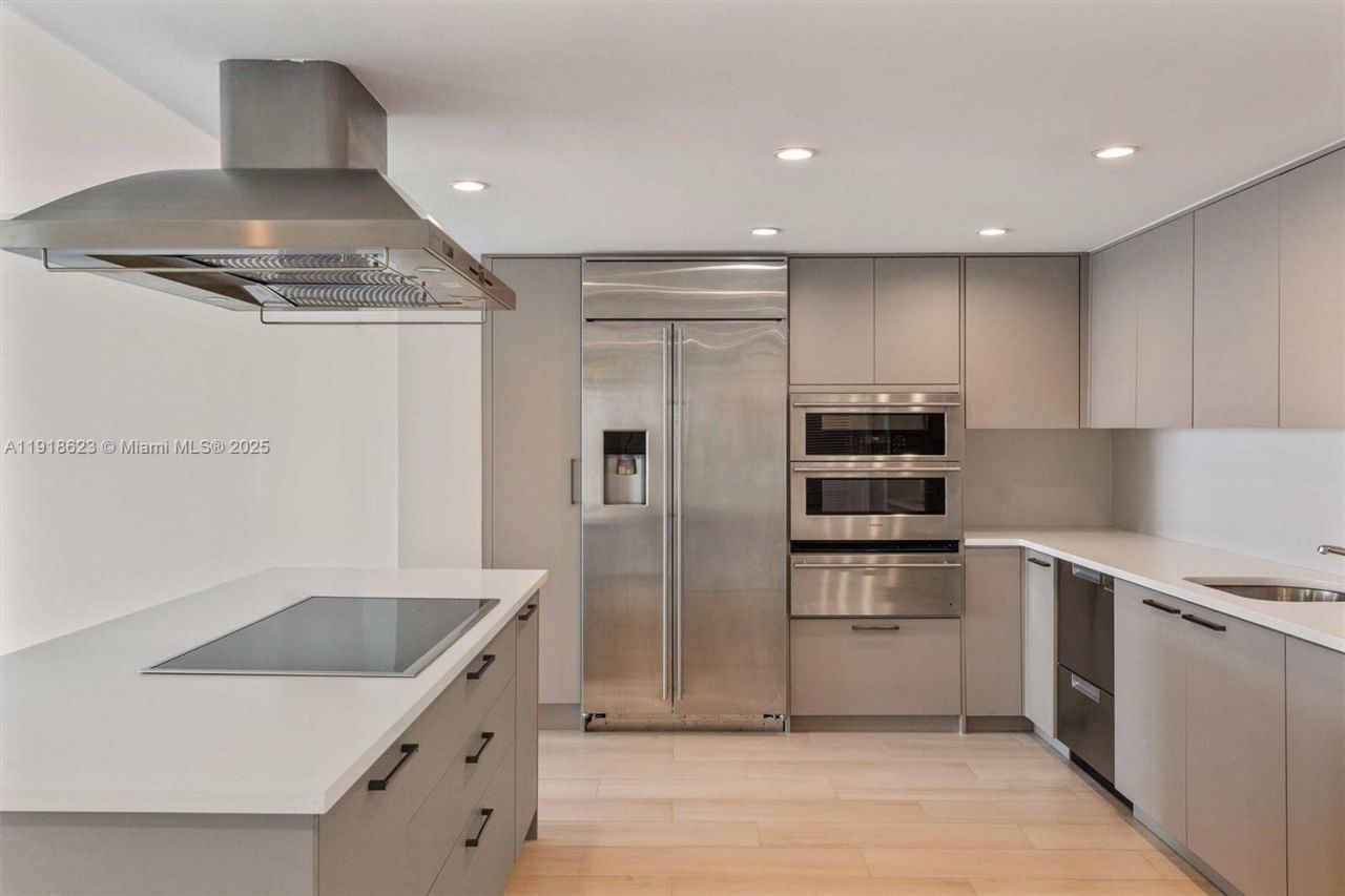 1150 101st St, Unit PH 702, Bay Harbor Islands, FL 33154 Photo