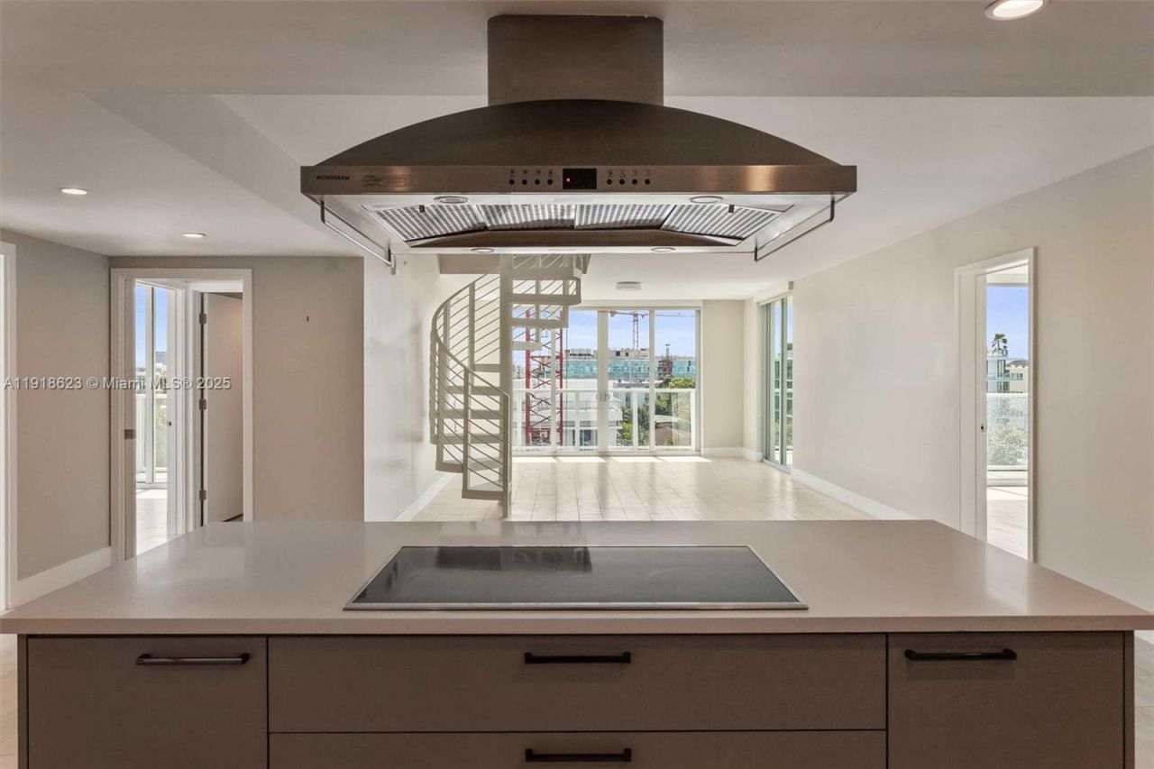 1150 101st St, Unit PH 702, Bay Harbor Islands, FL 33154 Photo