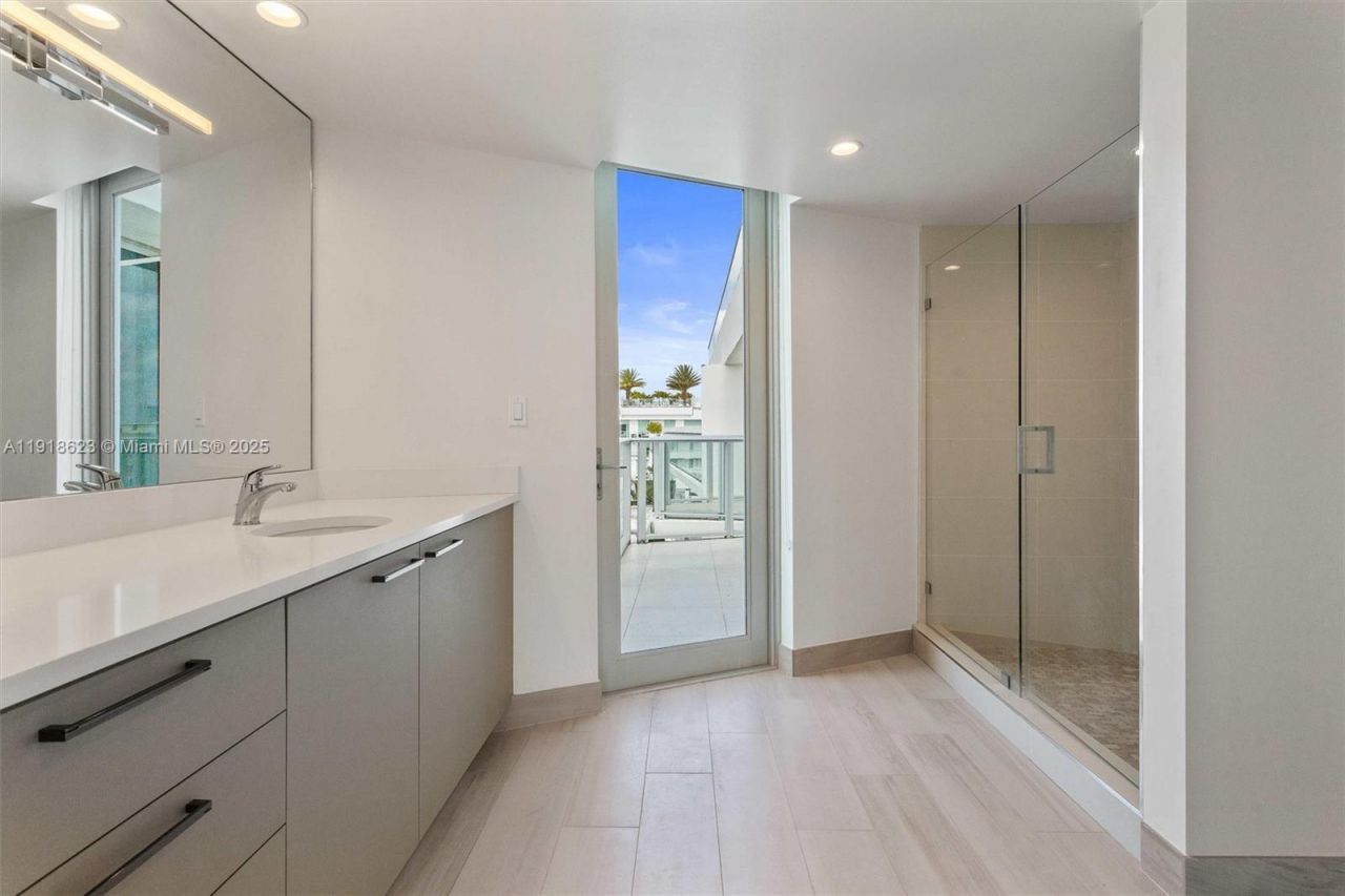 1150 101st St, Unit PH 702, Bay Harbor Islands, FL 33154 Photo