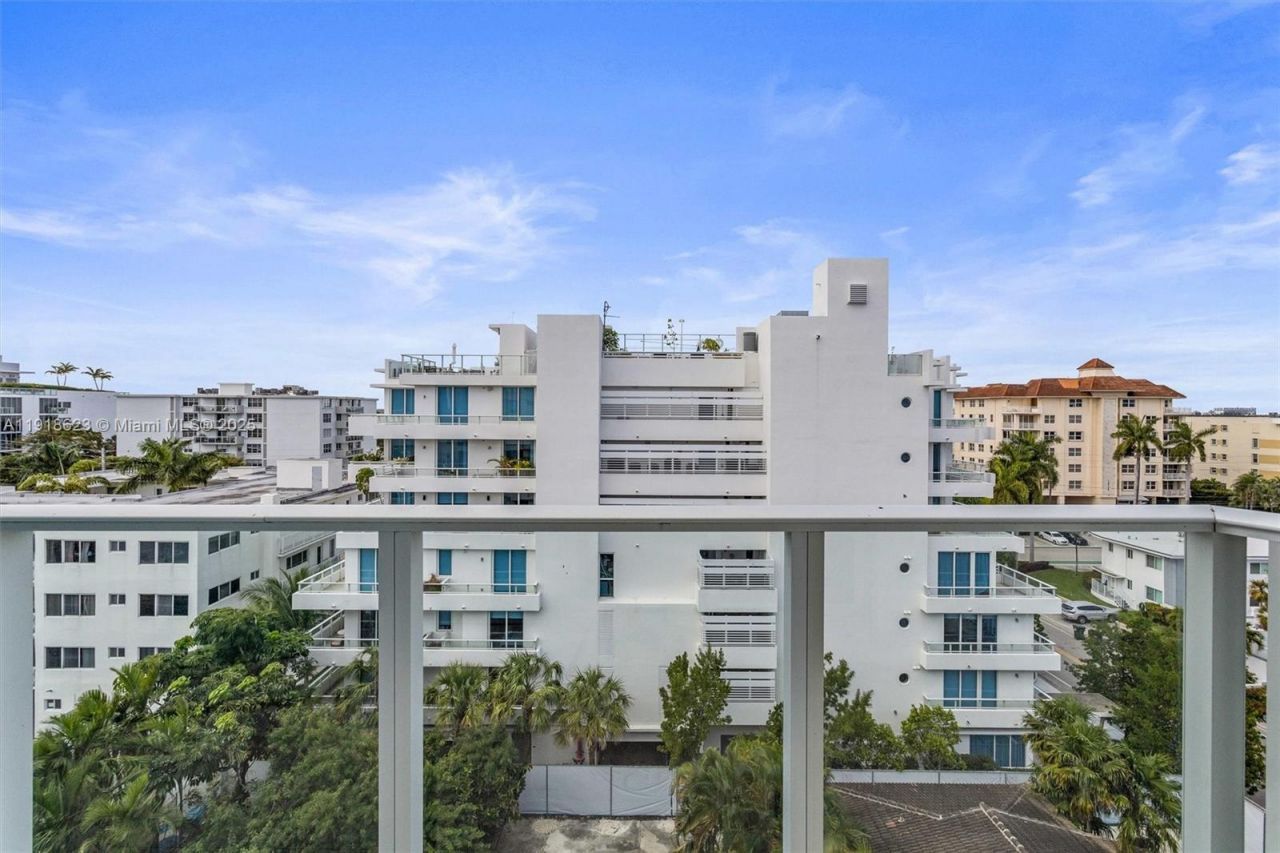 1150 101st St, Unit PH 702, Bay Harbor Islands, FL 33154 Photo