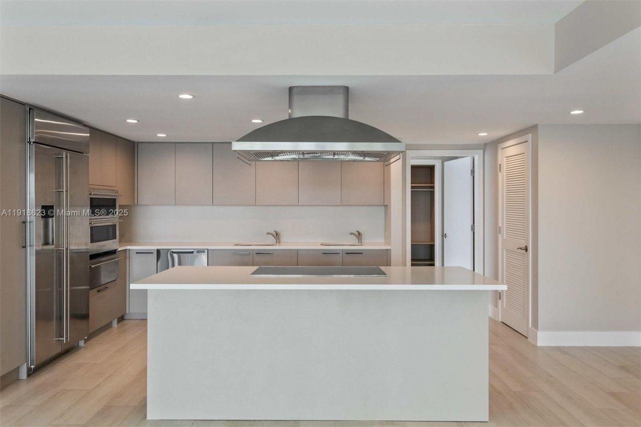 1150 101st St, Unit PH 702, Bay Harbor Islands, FL 33154 Photo