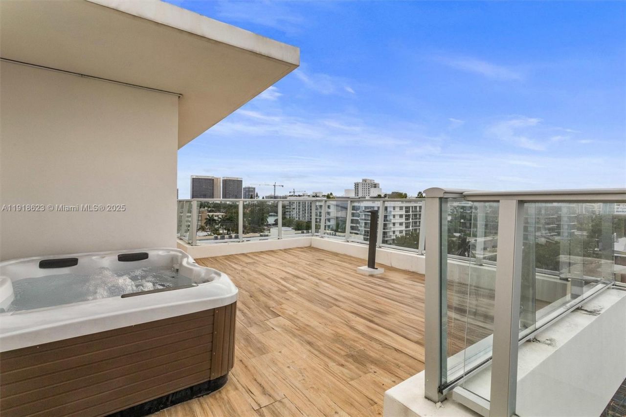 1150 101st St, Unit PH 702, Bay Harbor Islands, FL 33154 Photo