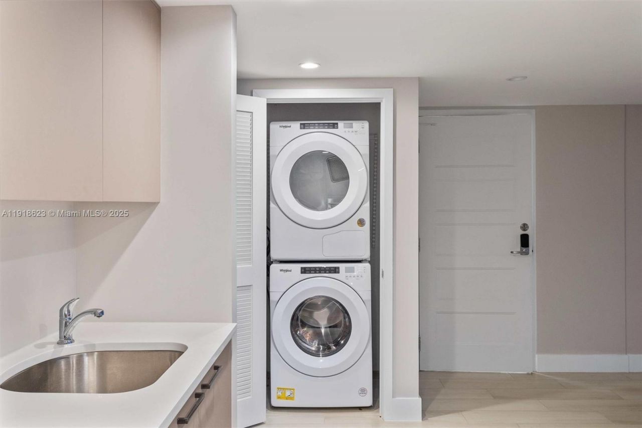 1150 101st St, Unit PH 702, Bay Harbor Islands, FL 33154 Photo