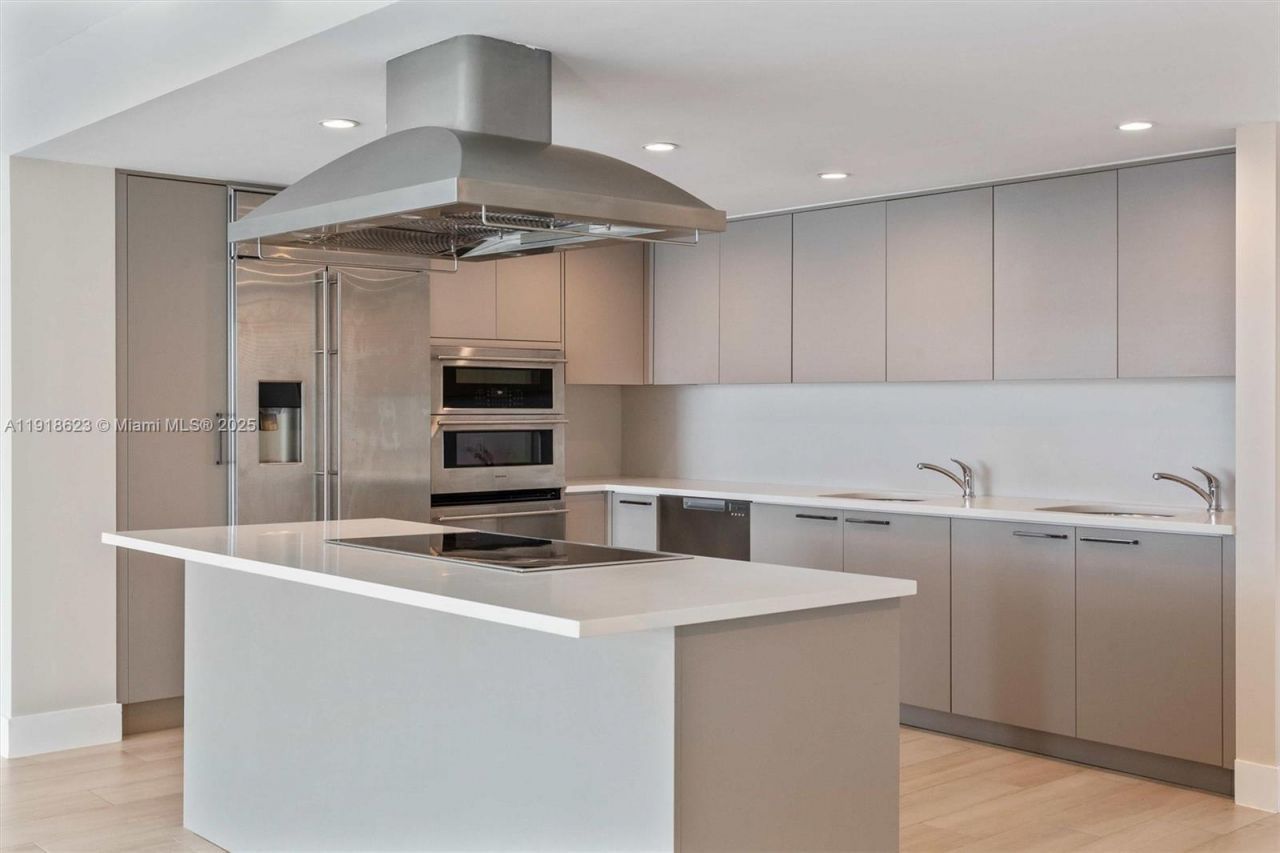 1150 101st St, Unit PH 702, Bay Harbor Islands, FL 33154 Photo