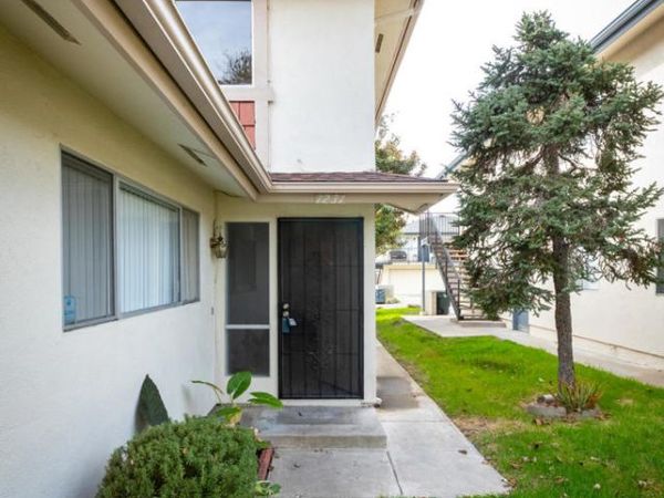 1231 Saratoga Avenue, Ventura, CA 93003