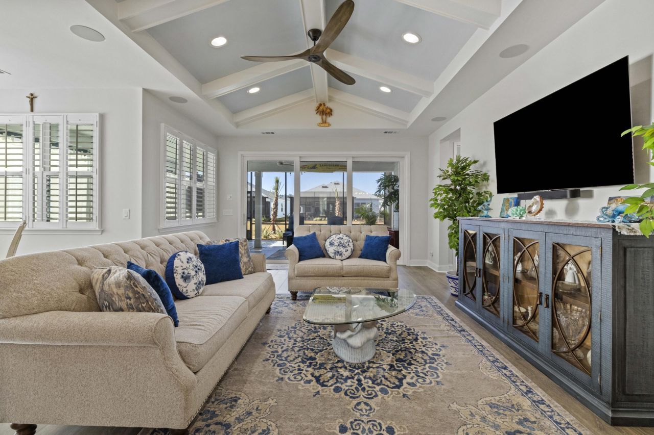952 Good Life Way Photo 14