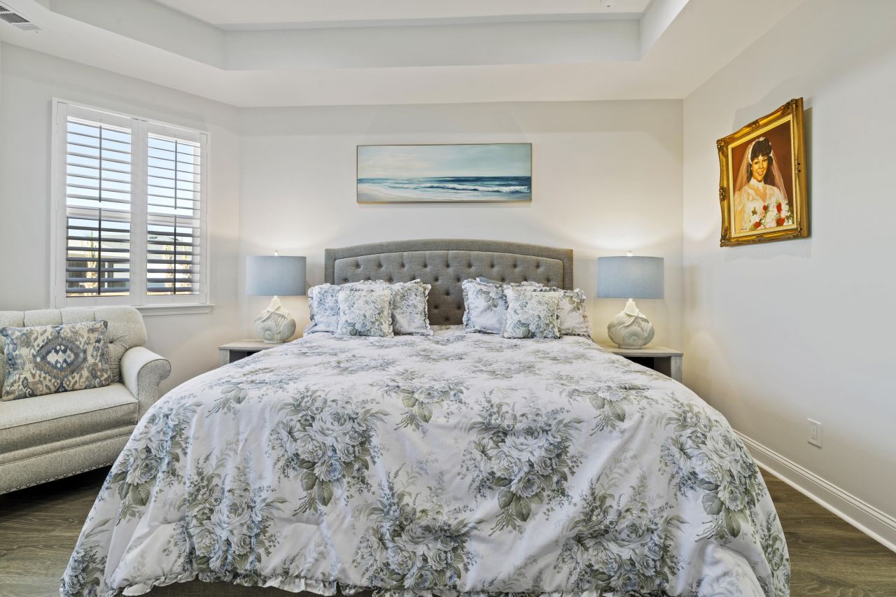 952 Good Life Way Photo 17