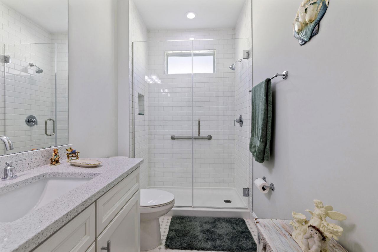 952 Good Life Way Photo 22