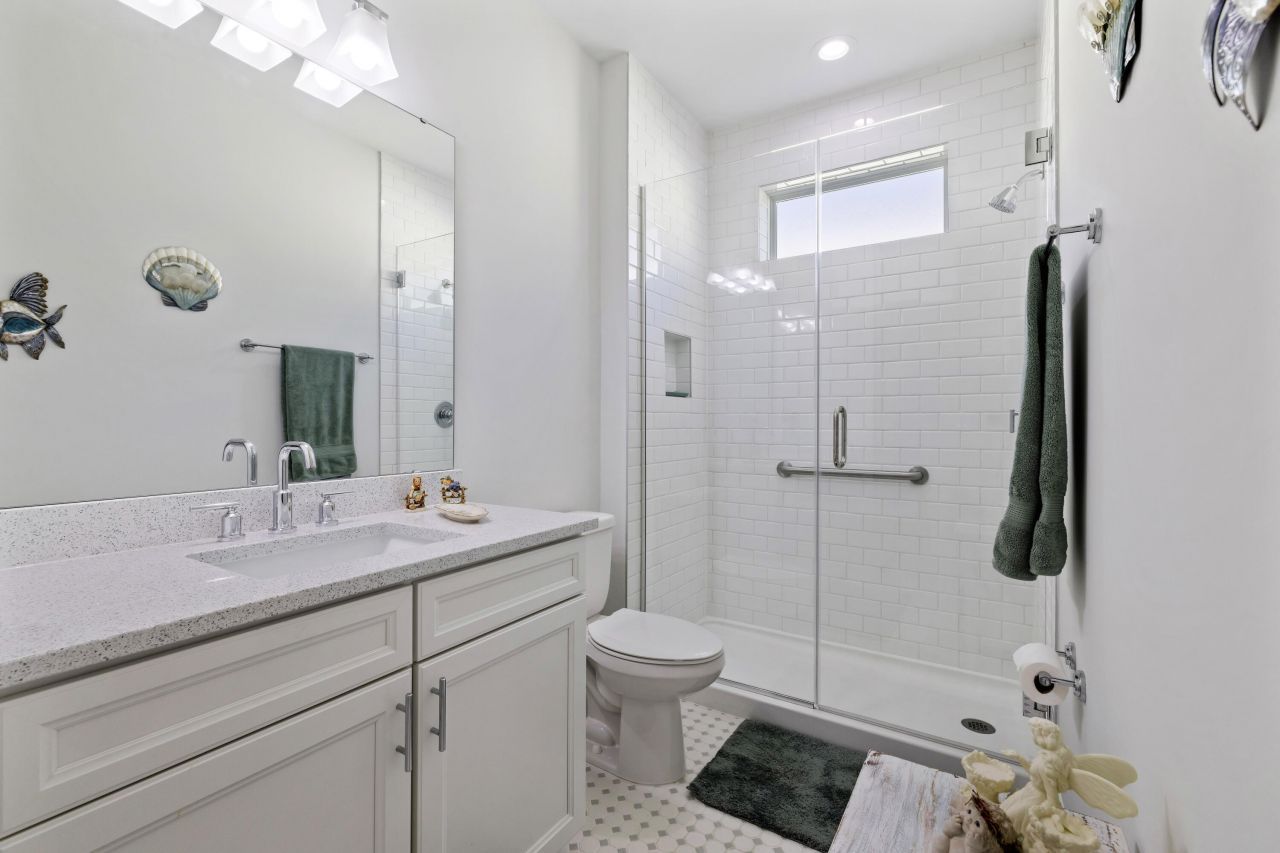 952 Good Life Way Photo 23