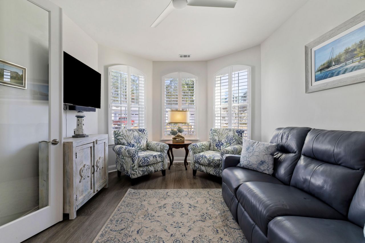 952 Good Life Way Photo 28