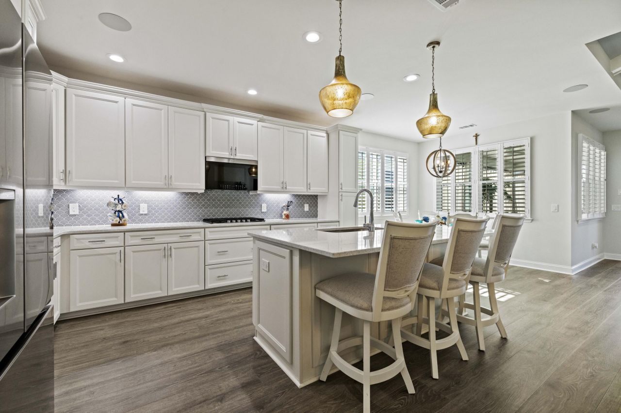 952 Good Life Way Photo 6