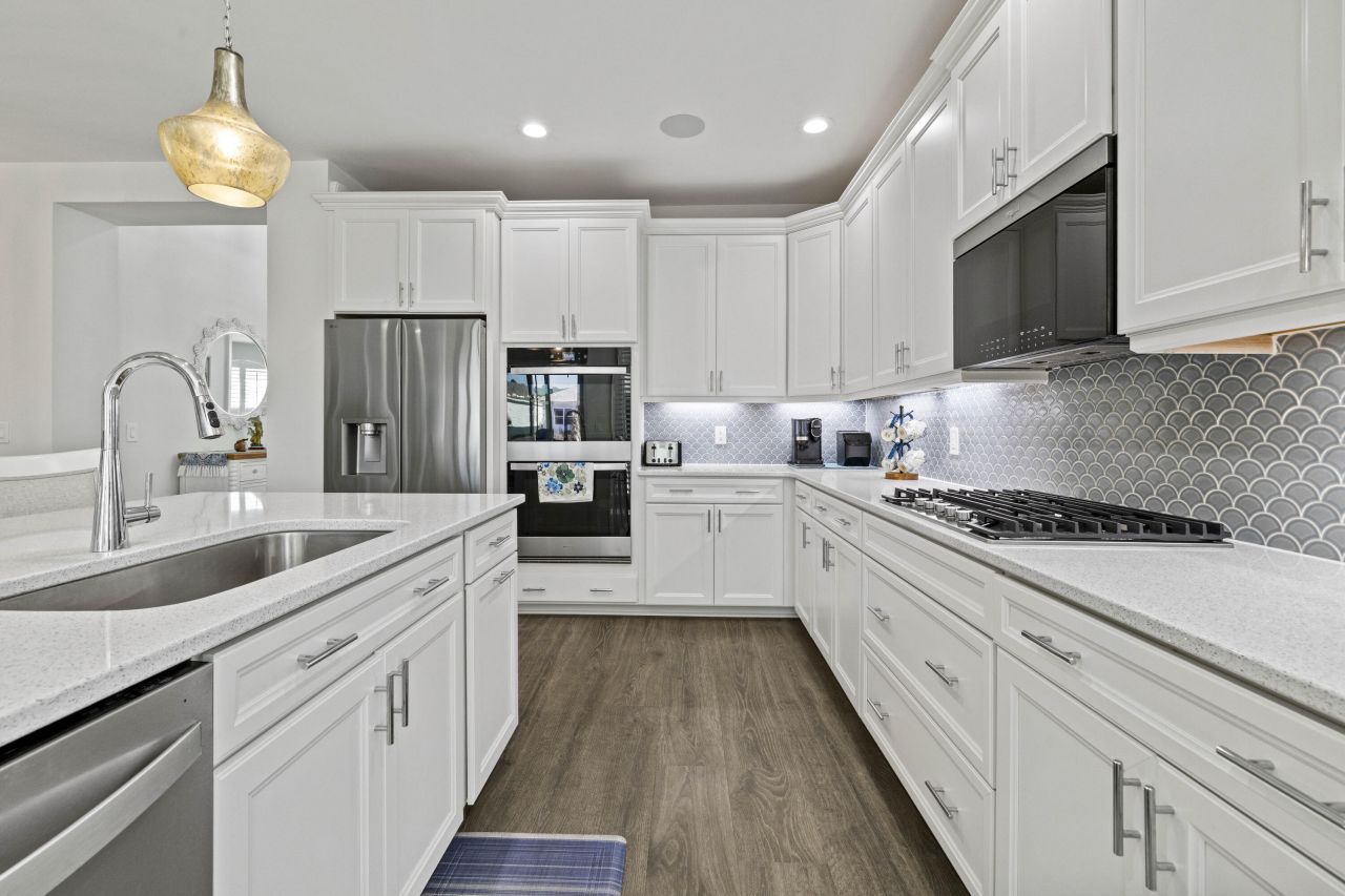 952 Good Life Way Photo 7