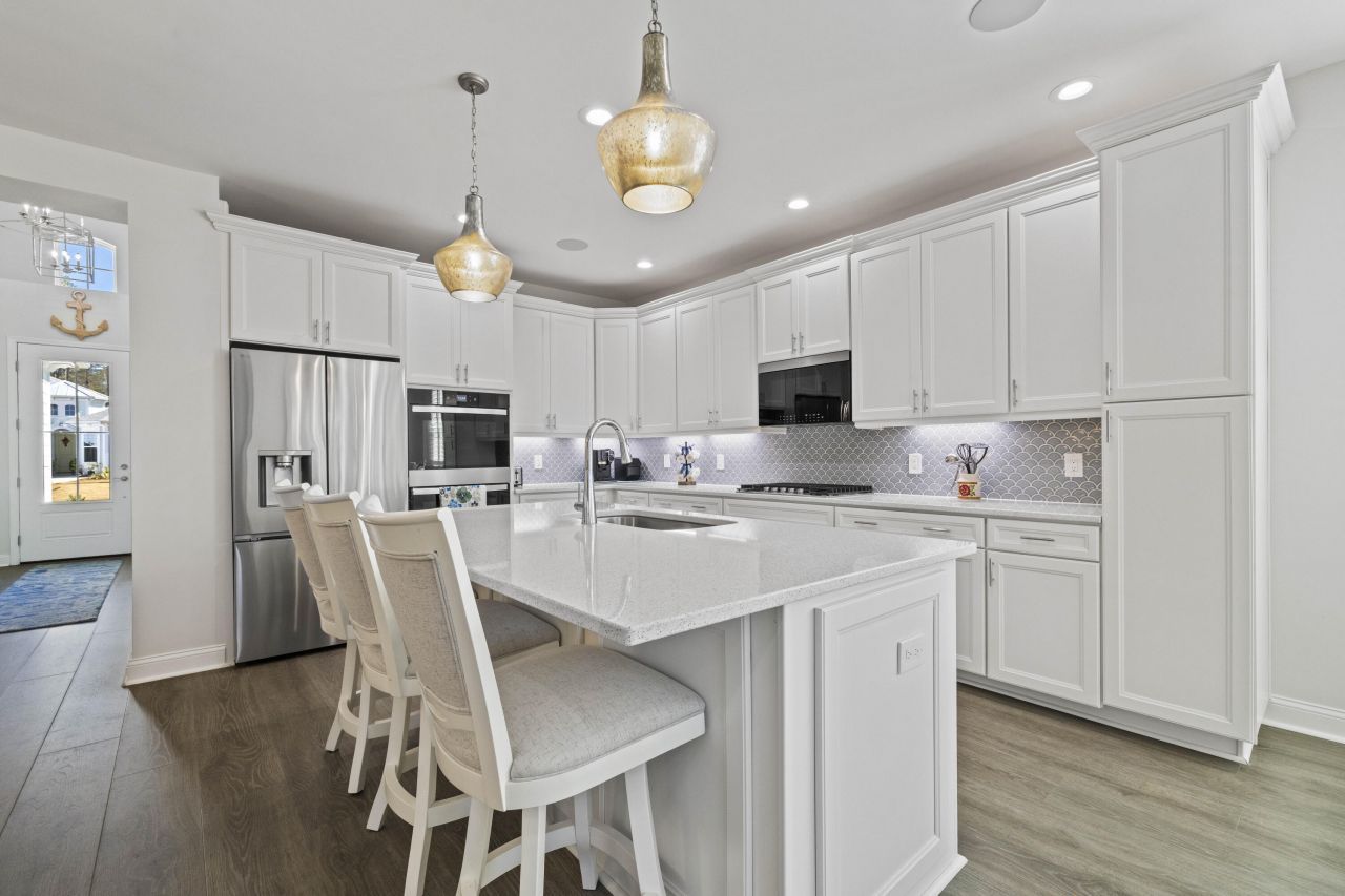 952 Good Life Way Photo 8