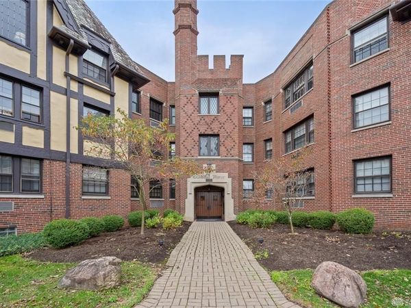1211 Far Hills Avenue, Unit 202, Oakwood, OH 45419