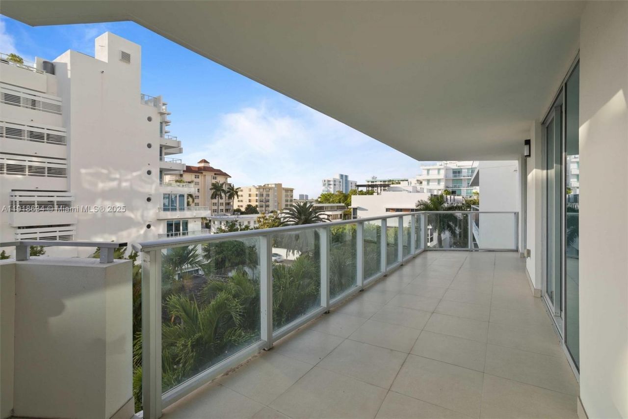 1150 101st St, Unit 402, Bay Harbor Islands, FL 33154 Photo