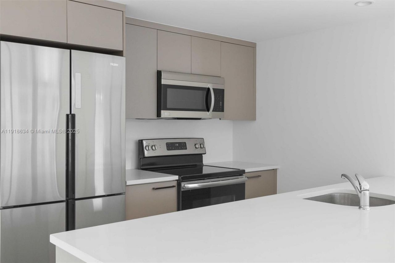 1150 101st St, Unit 402, Bay Harbor Islands, FL 33154 Photo