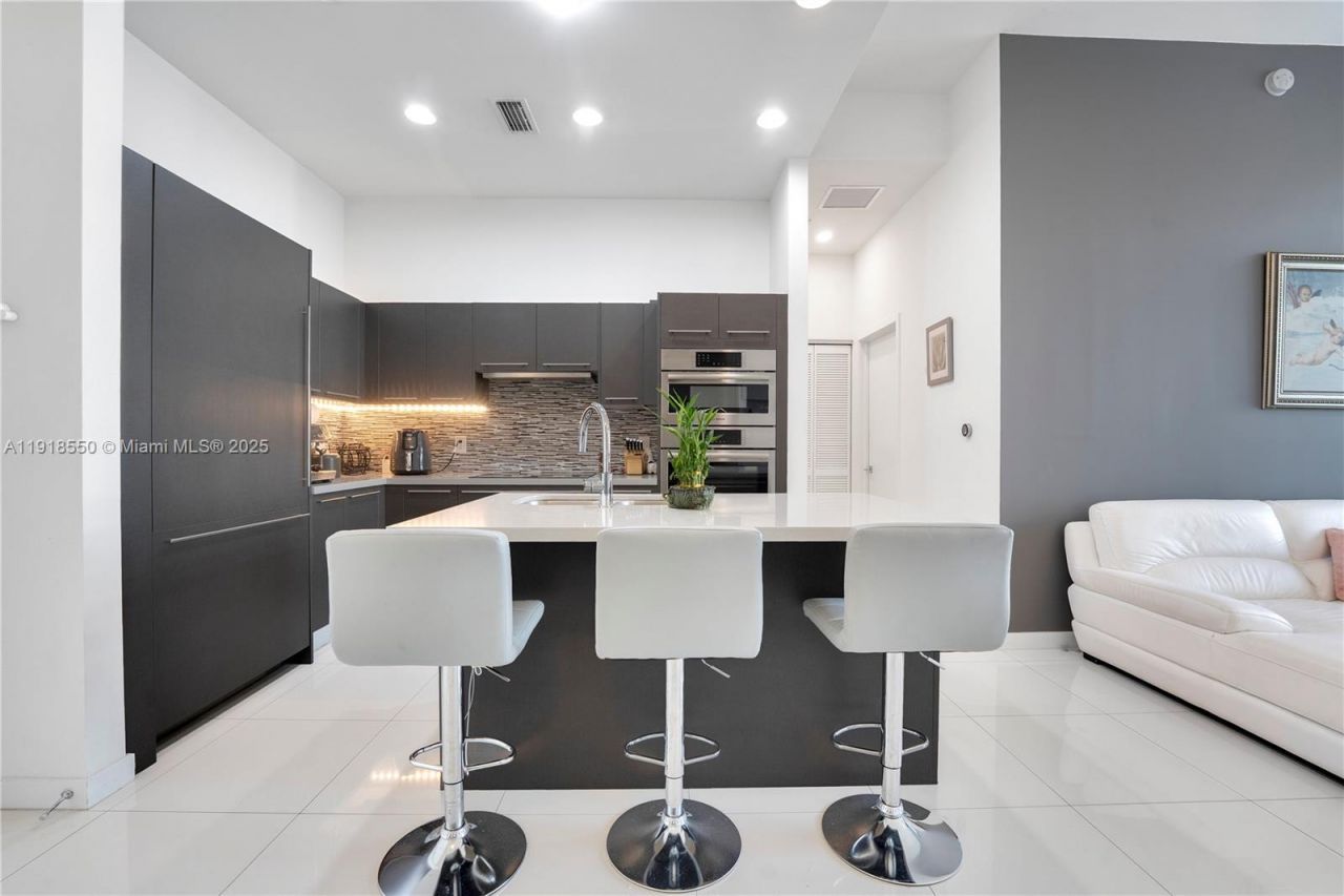 7751 NW 107th Ave, Unit 807, Doral, FL 33178 Photo