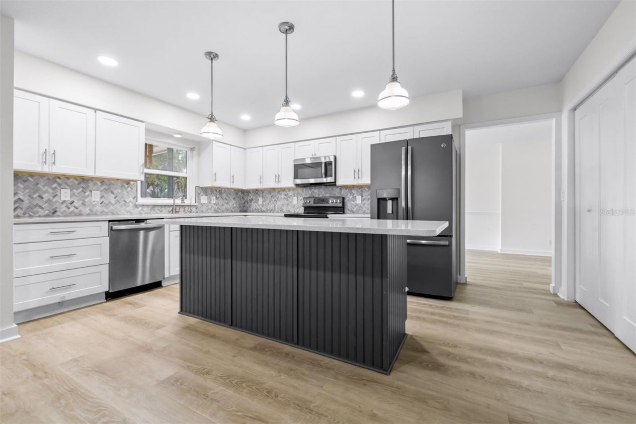 15401 Woodcastle Place, Tampa, FL 33613 Photo