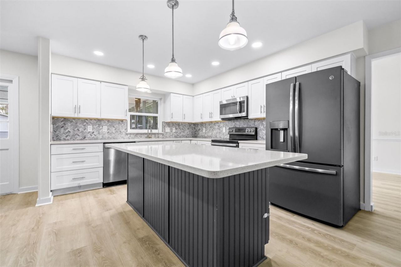 15401 Woodcastle Place, Tampa, FL 33613 Photo