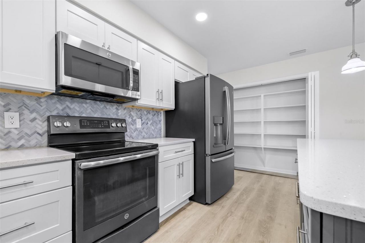 15401 Woodcastle Place, Tampa, FL 33613 Photo