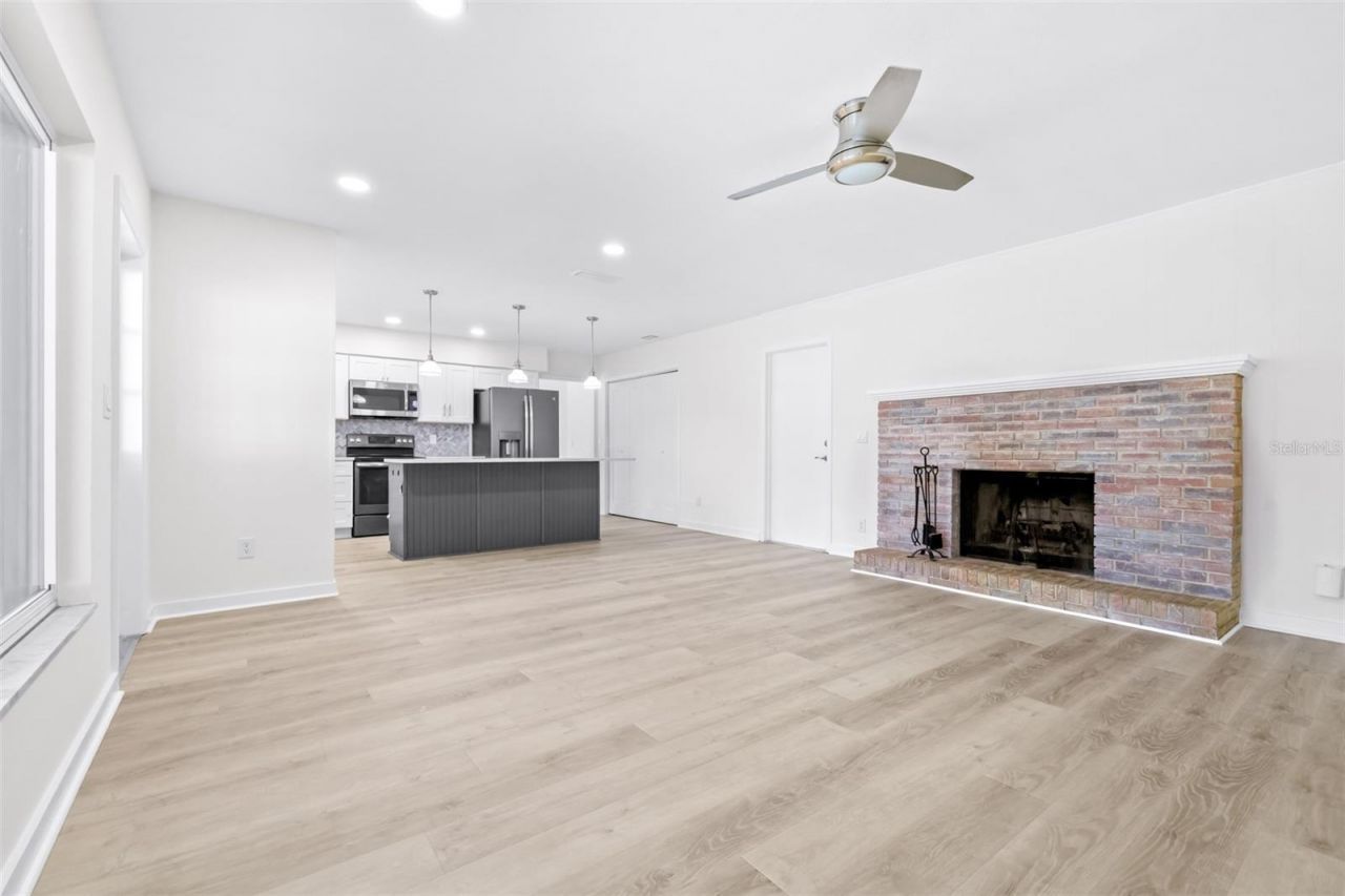 15401 Woodcastle Place, Tampa, FL 33613 Photo