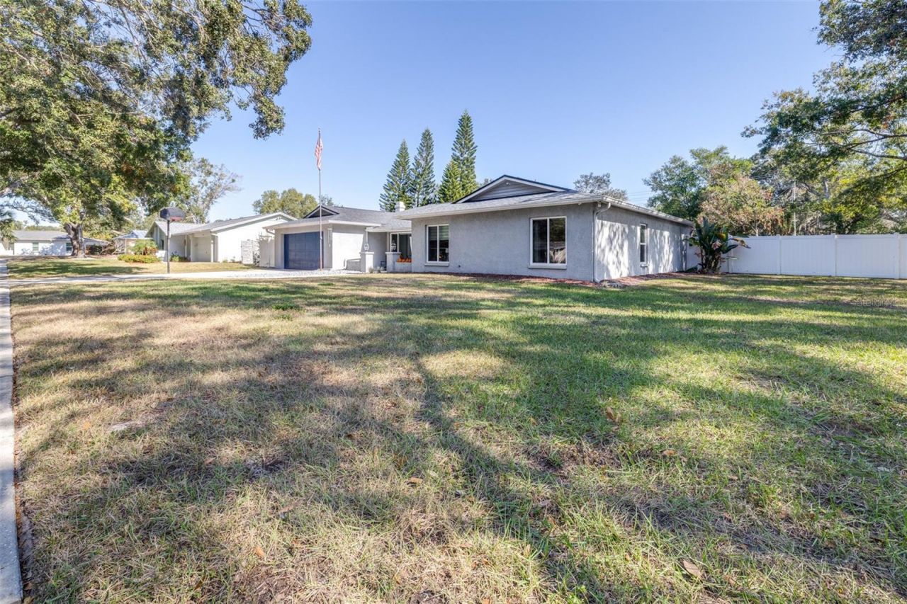 15401 Woodcastle Place, Tampa, FL 33613 Photo