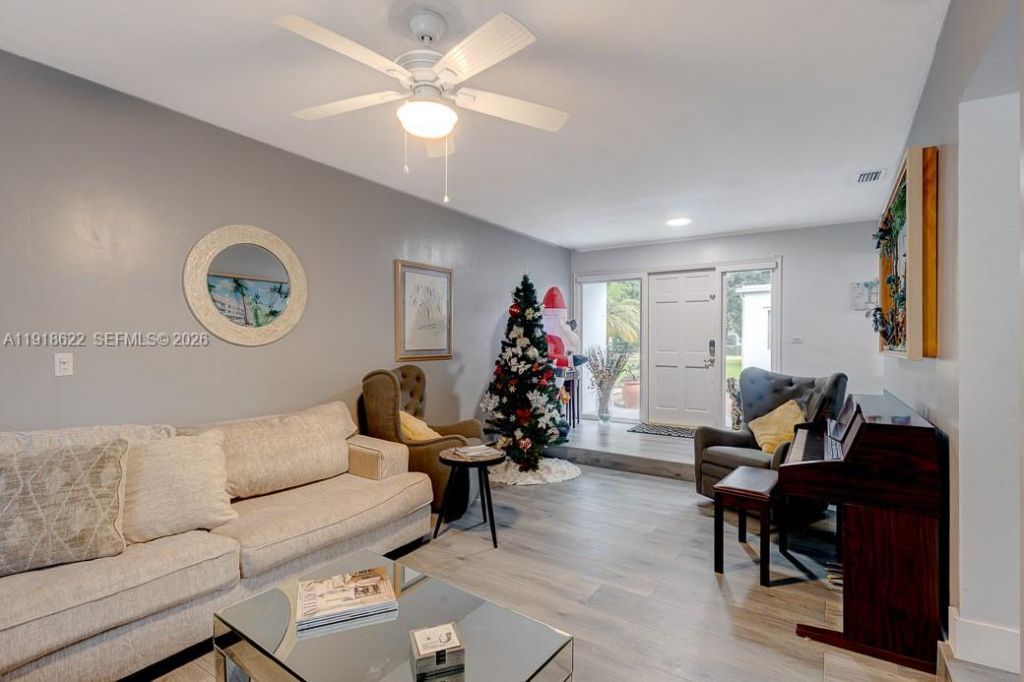 8290 Sunset Dr, Miami, FL 33143 Photo