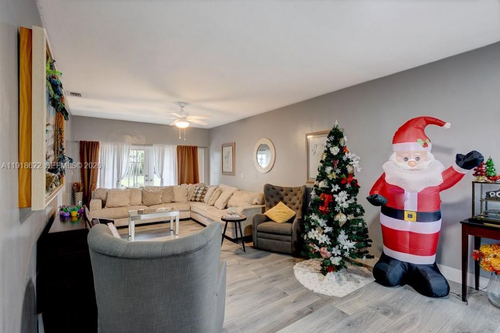 8290 Sunset Dr, Miami, FL 33143 Photo