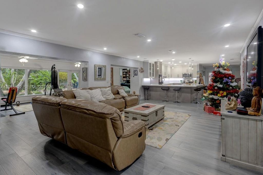 8290 Sunset Dr, Miami, FL 33143 Photo