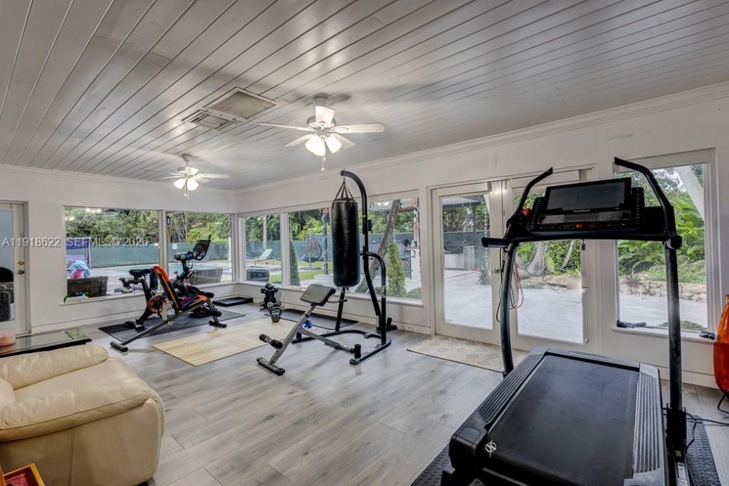 8290 Sunset Dr, Miami, FL 33143 Photo