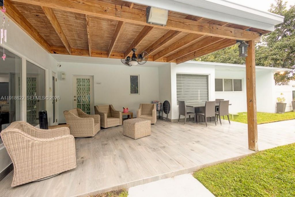 8290 Sunset Dr, Miami, FL 33143 Photo