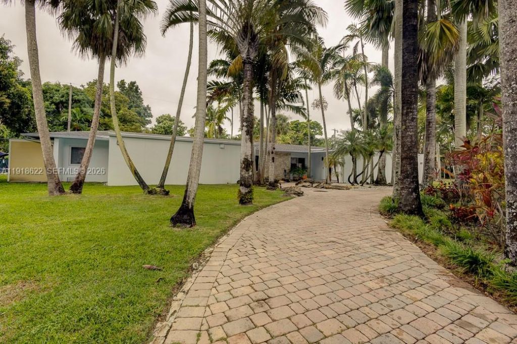 8290 Sunset Dr, Miami, FL 33143 Photo