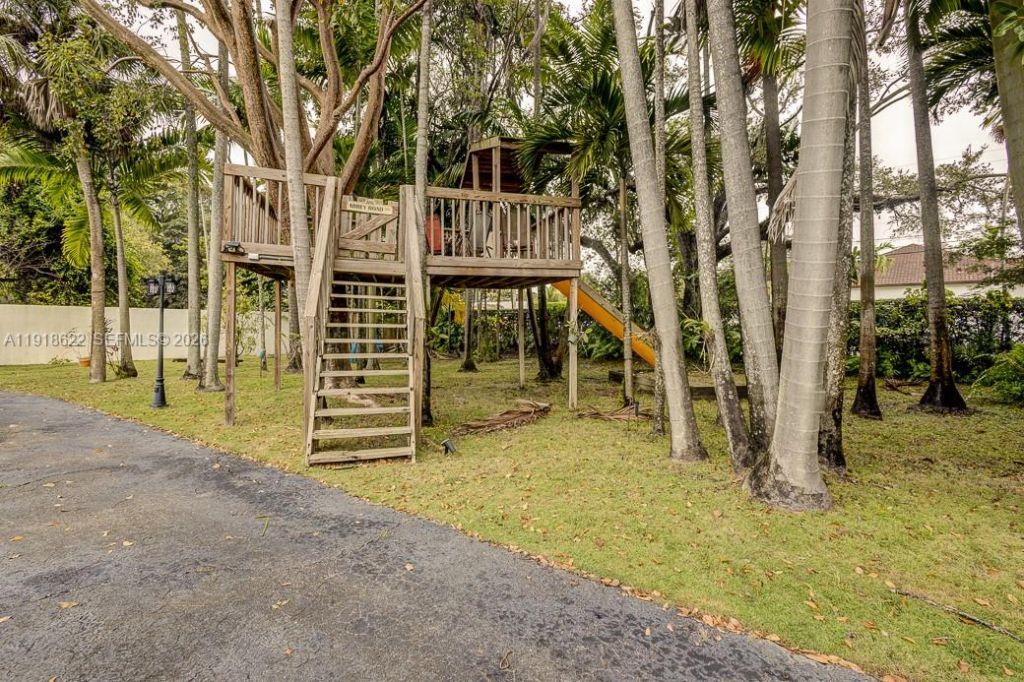 8290 Sunset Dr, Miami, FL 33143 Photo