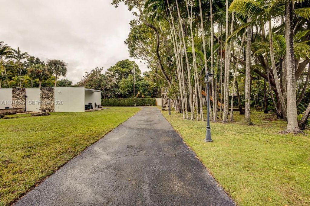 8290 Sunset Dr, Miami, FL 33143 Photo