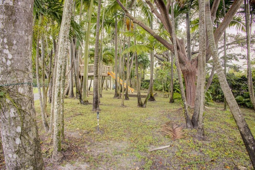 8290 Sunset Dr, Miami, FL 33143 Photo