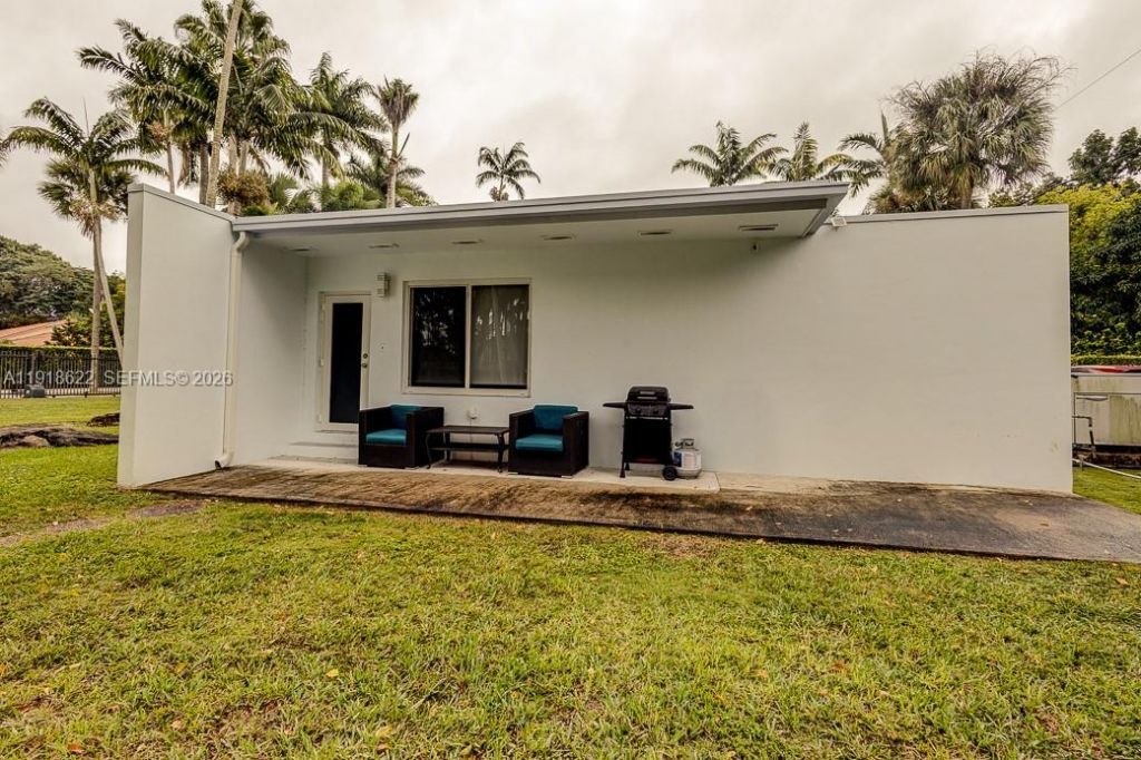 8290 Sunset Dr, Miami, FL 33143 Photo