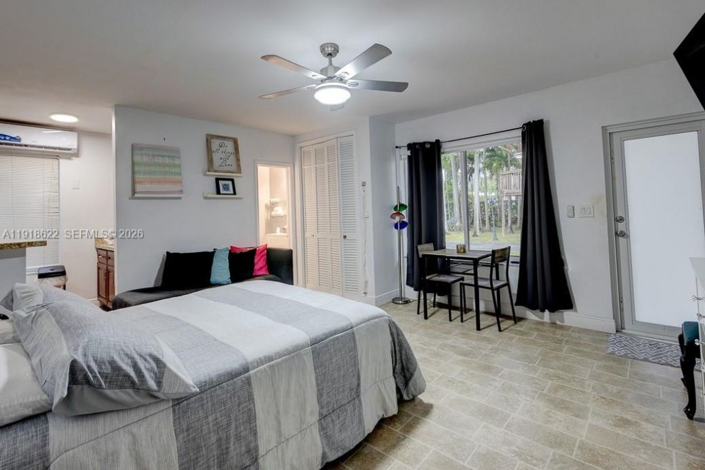 8290 Sunset Dr, Miami, FL 33143 Photo