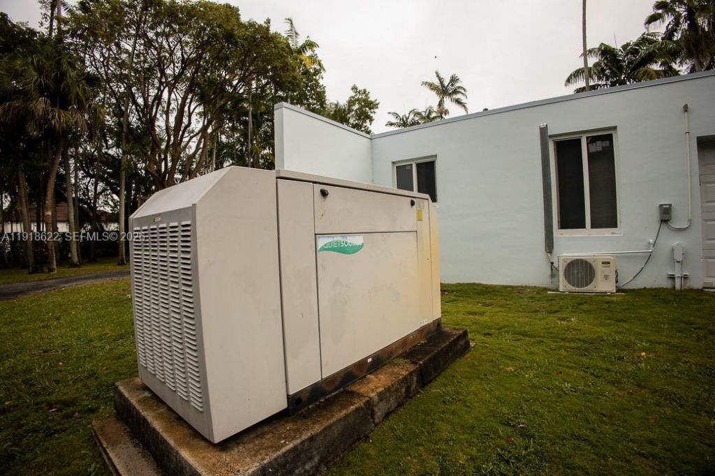 8290 Sunset Dr, Miami, FL 33143 Photo